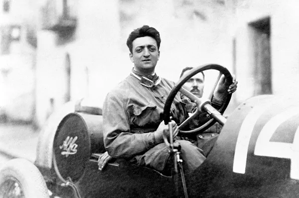 Enzo Ferrari kilpa-muotokuva 1918